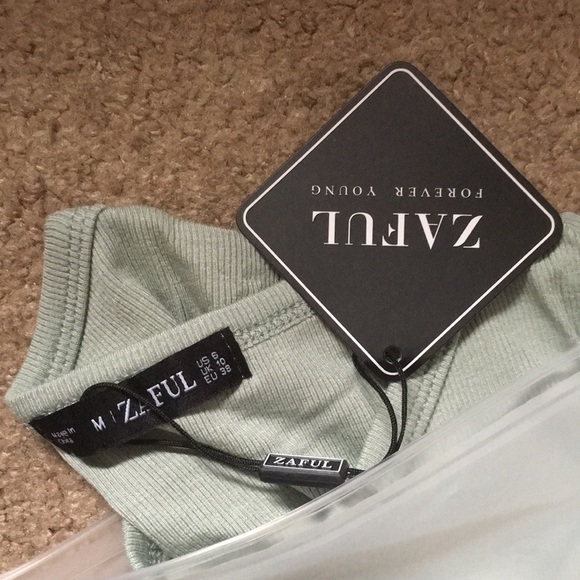 Zaful Plain Cropped Tee - Picture 4 of 4